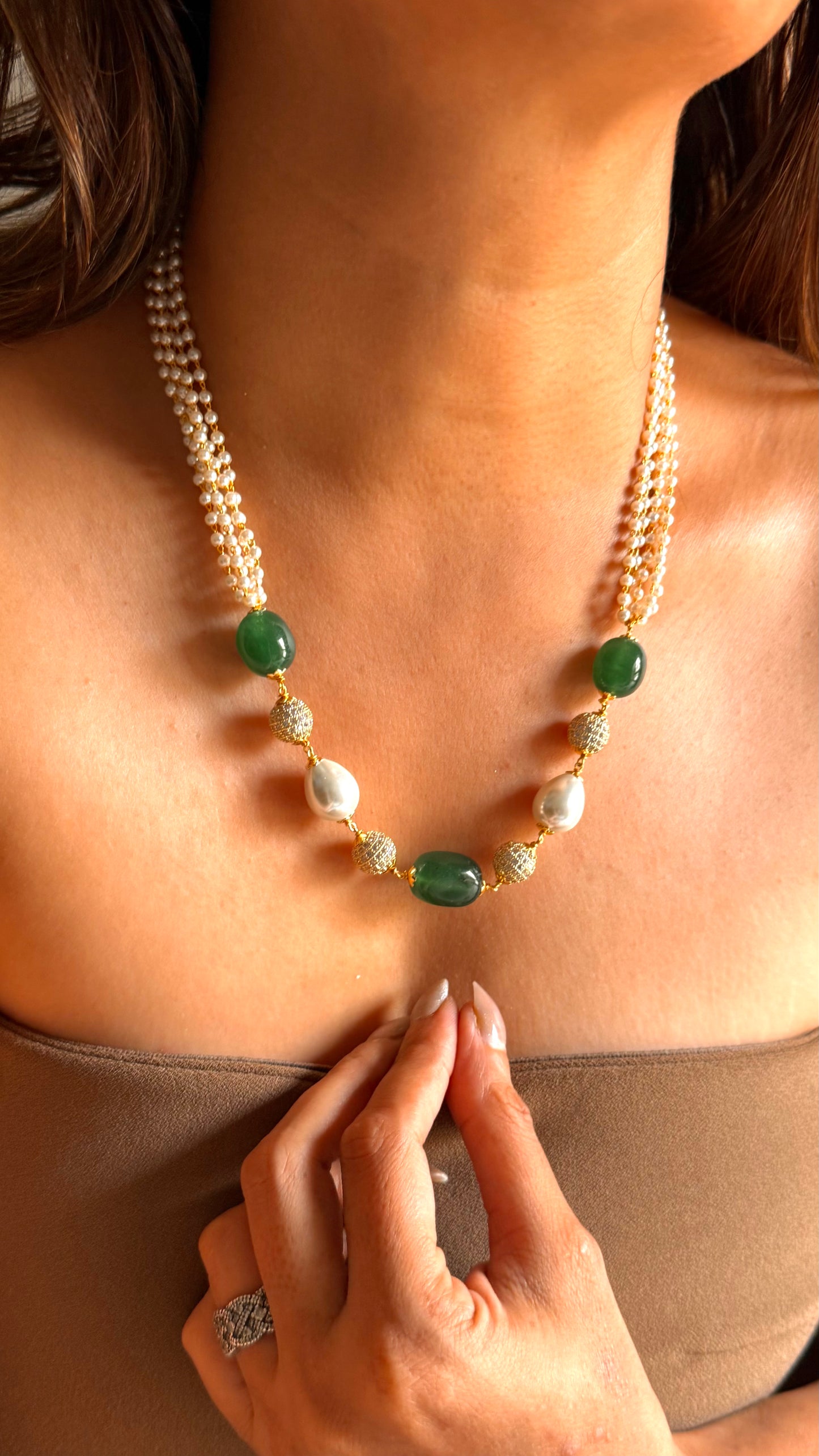 Emerald & off white pearl string