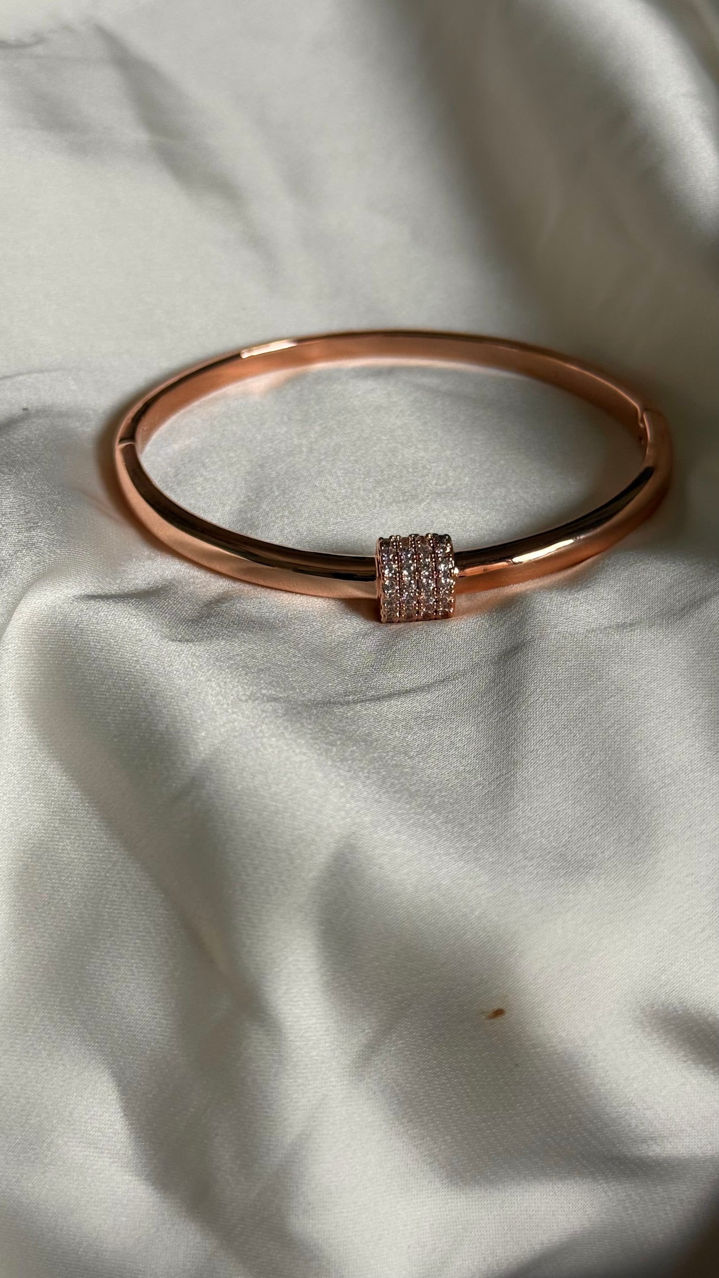 Streamline Crystal bracelet (rose gold)
