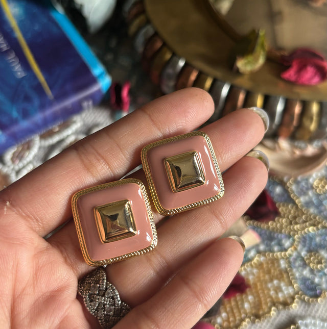 Golden desire, Nude pink studs