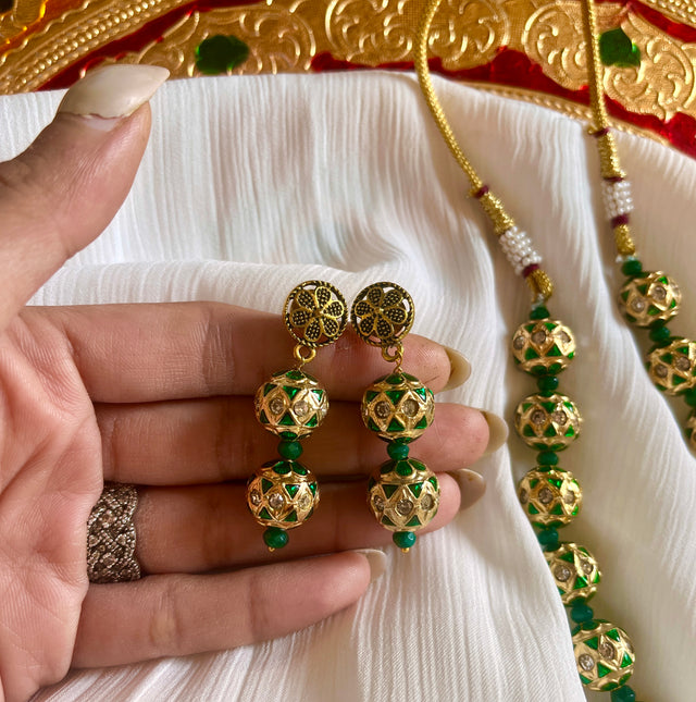 Emerald meenakari string