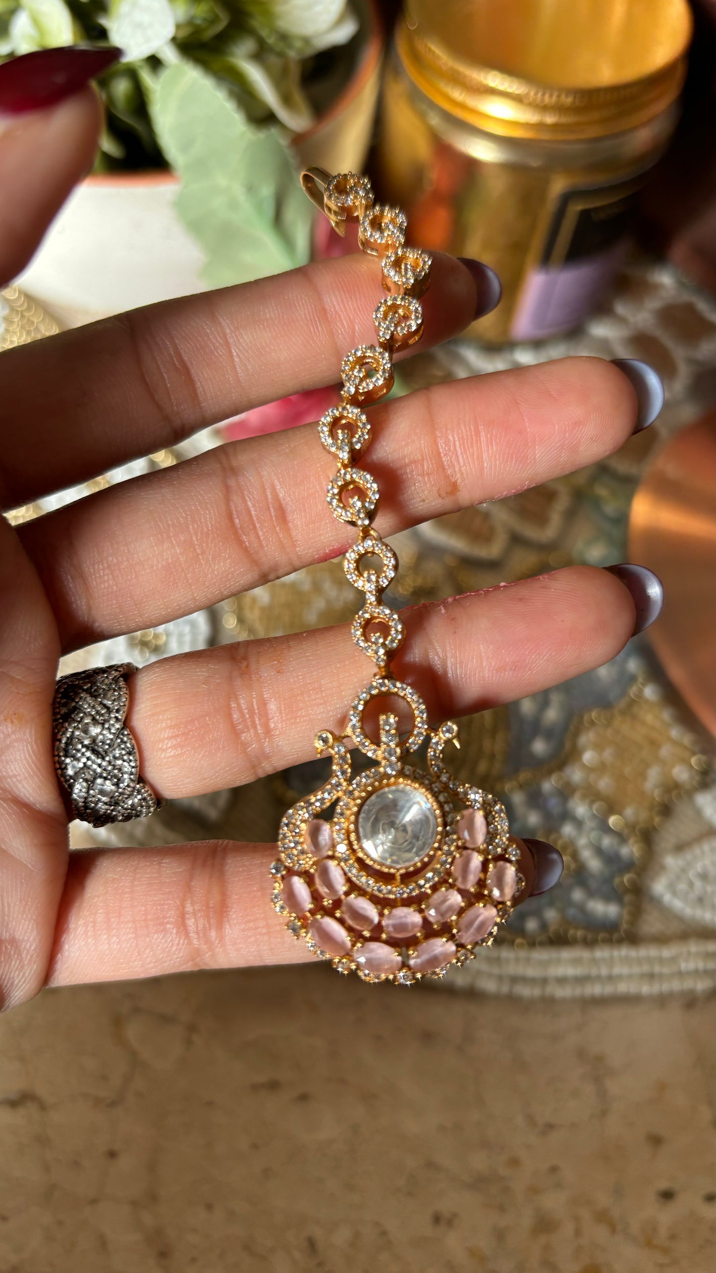 Rose maangtika