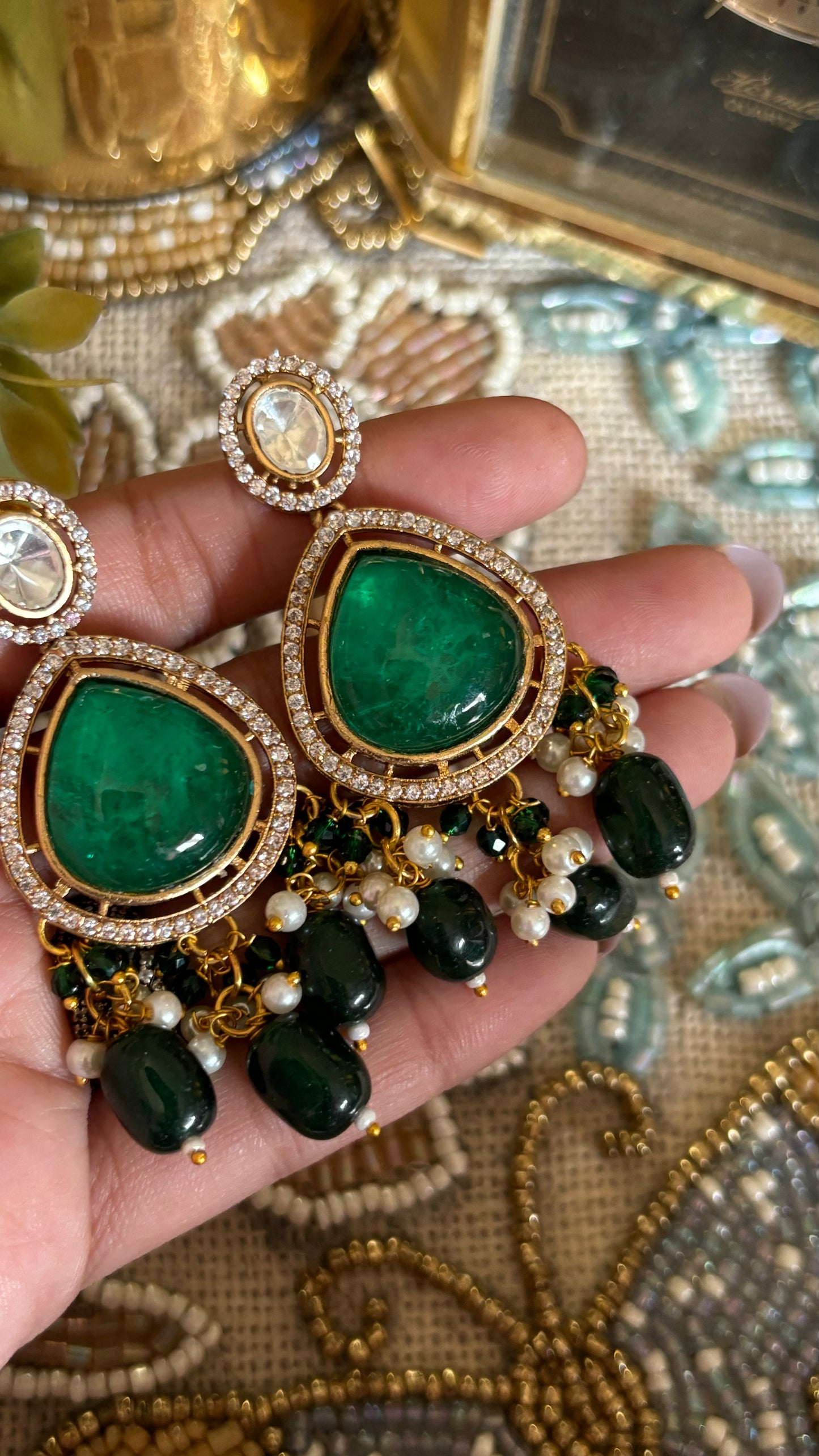 Emerald doublet & uncut polki choker with earrings