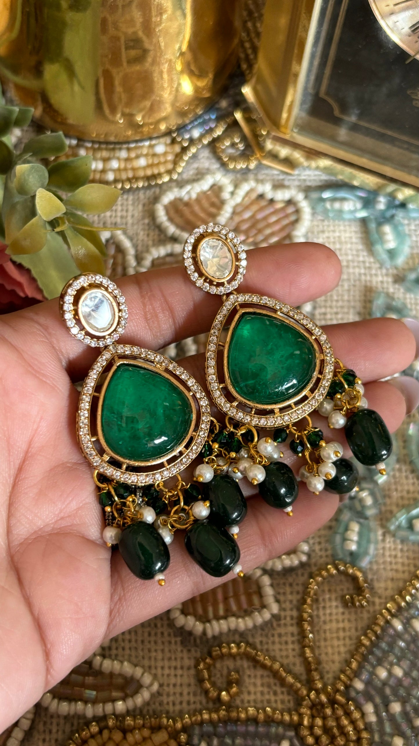 Emerald doublet & uncut polki choker with earrings