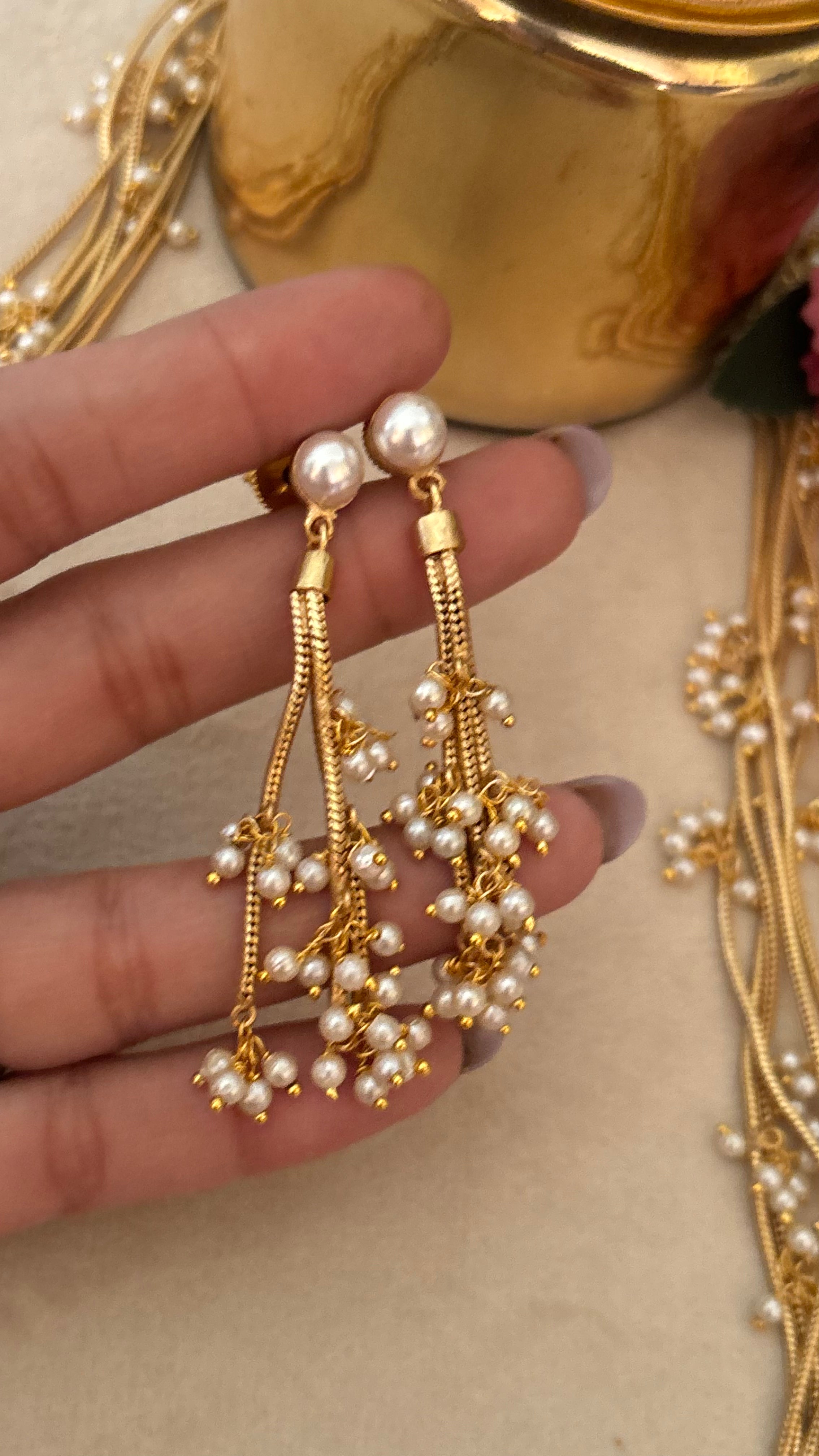 Multilayered gajra string with earrings