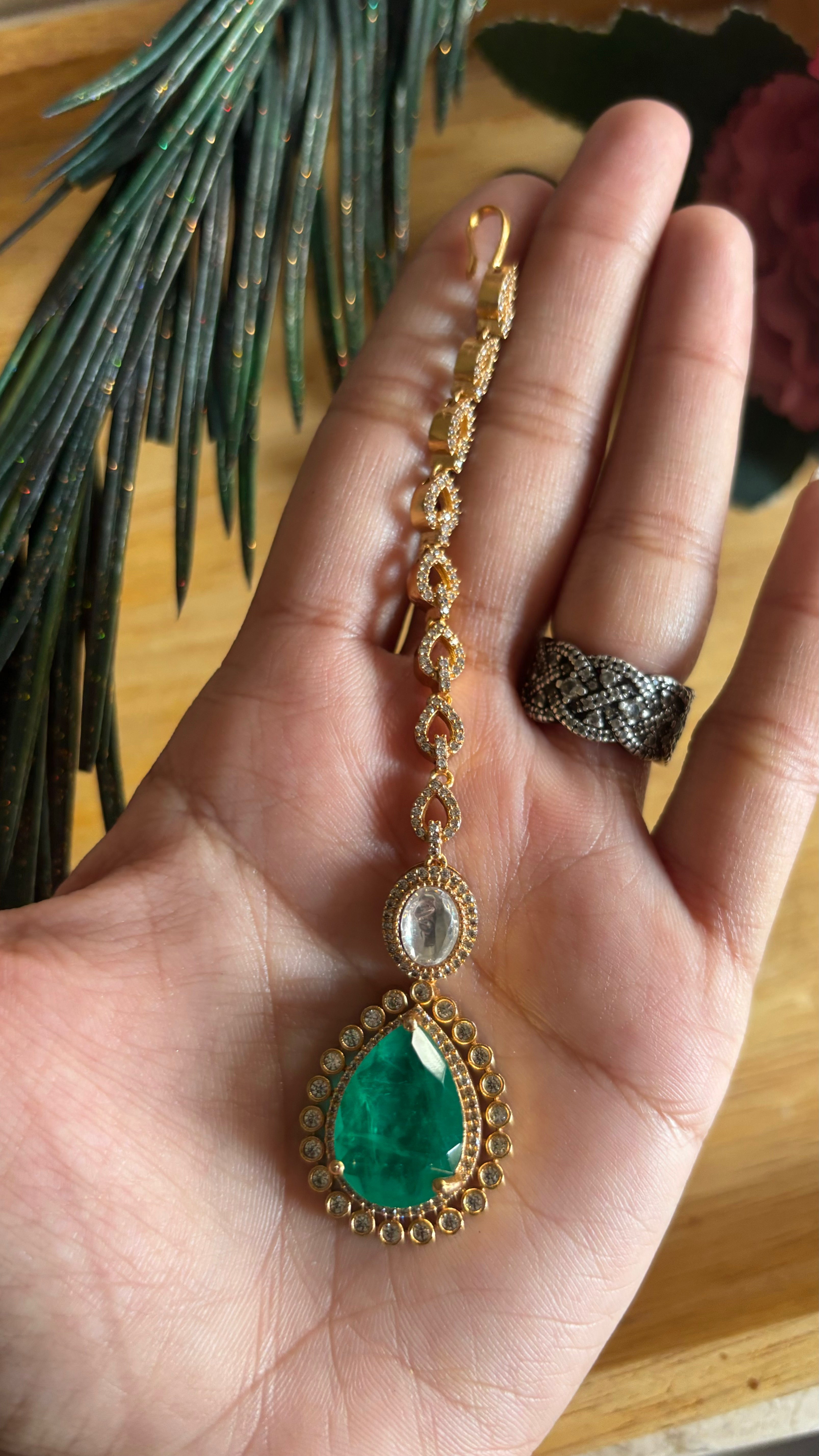 Emerald drop shape Mangtika