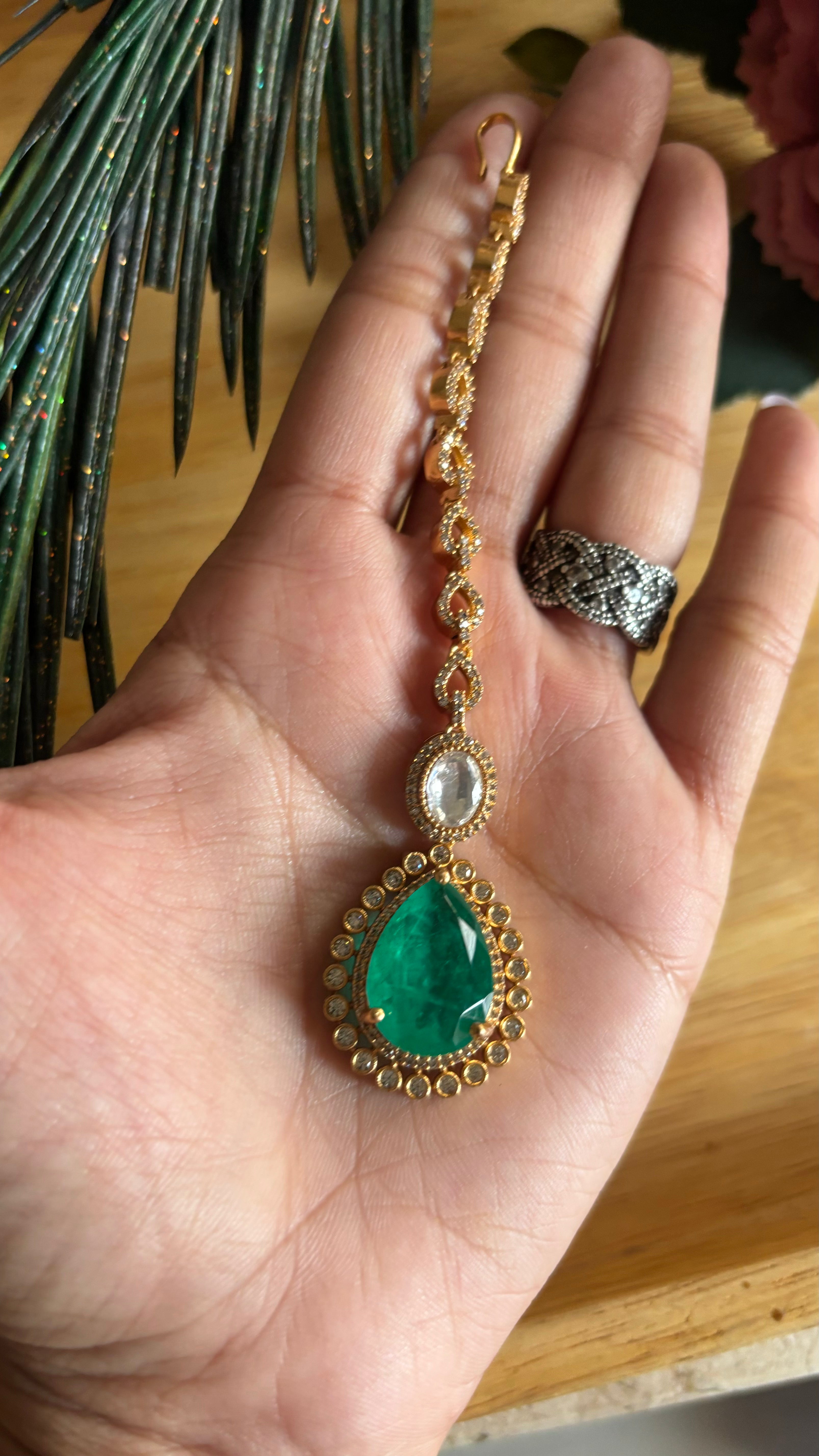 Emerald drop shape Mangtika