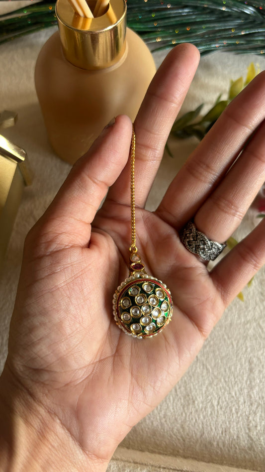 meenakari borla maangtika