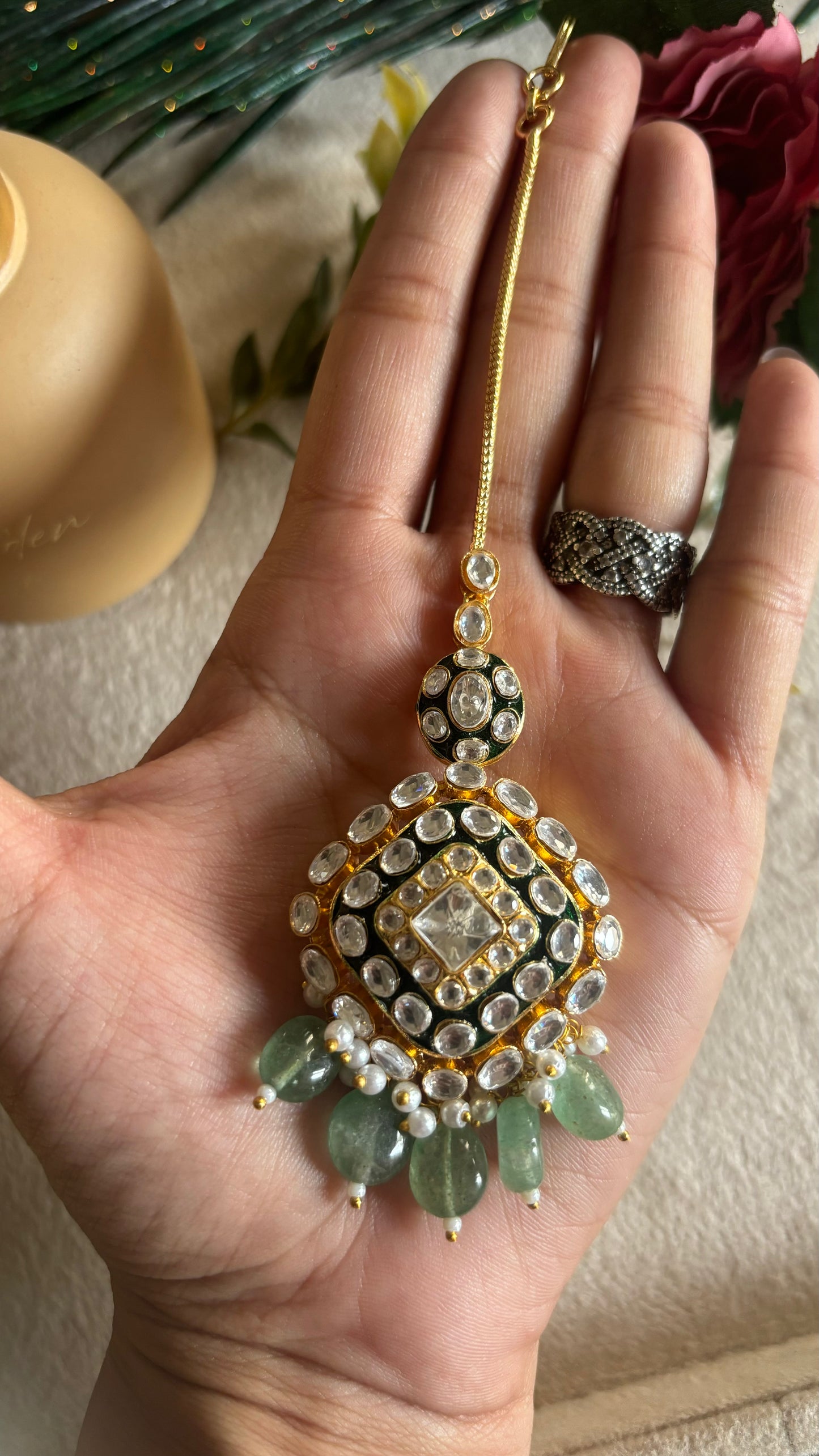 Tyaani kundan meenakari maangtika