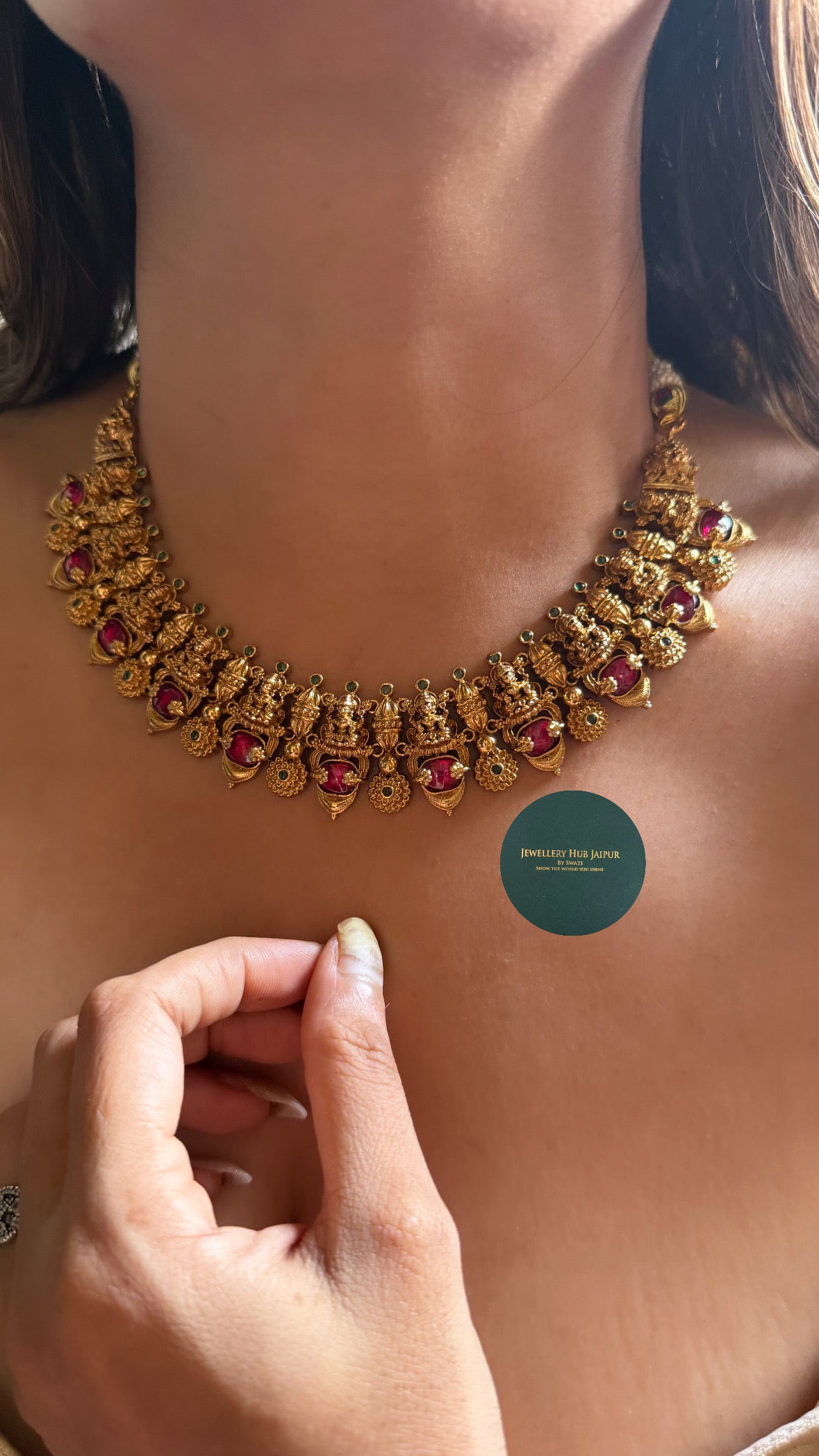 Goddess laxmi minimal ruby temple set