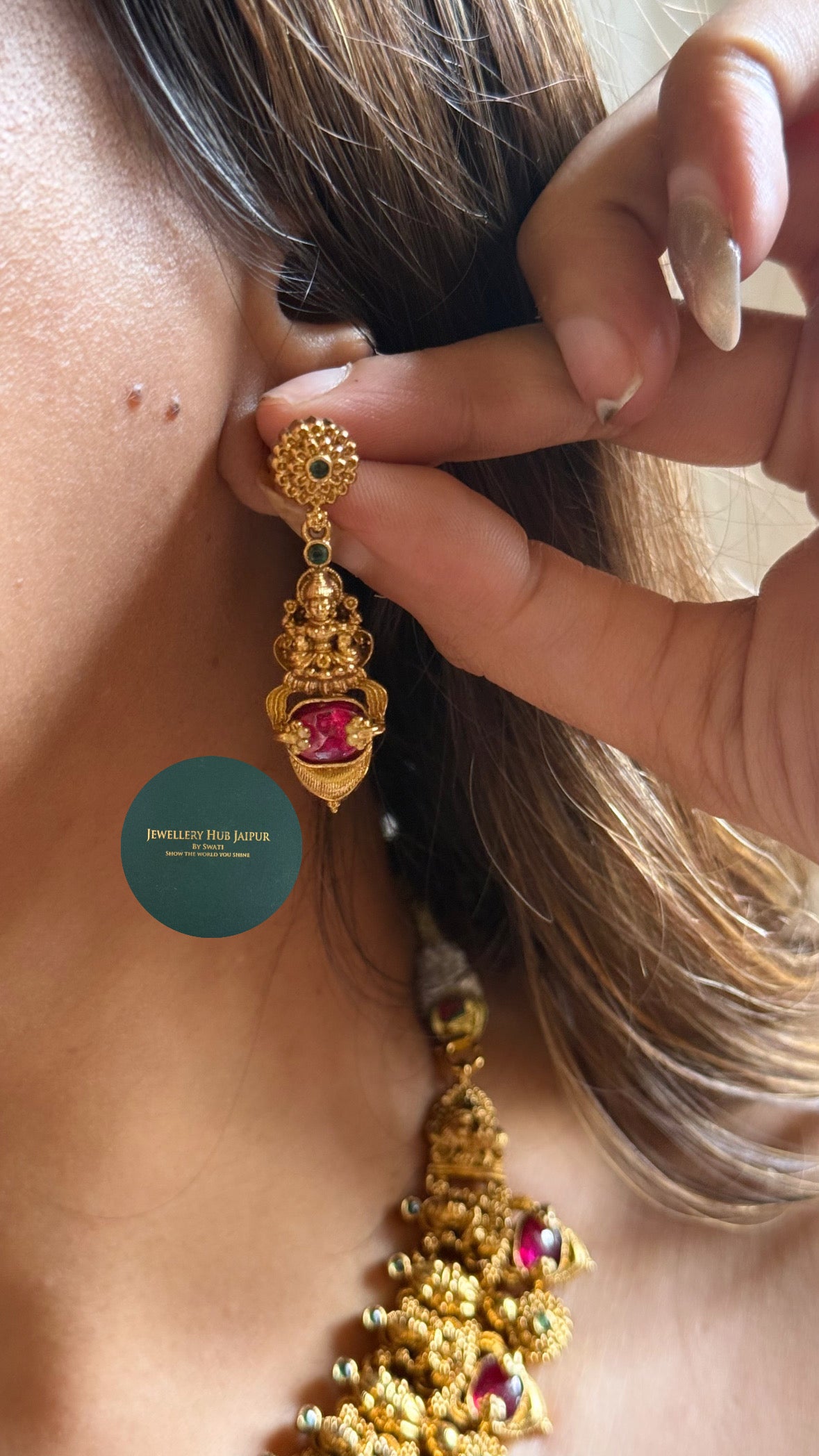 Goddess laxmi minimal ruby temple set