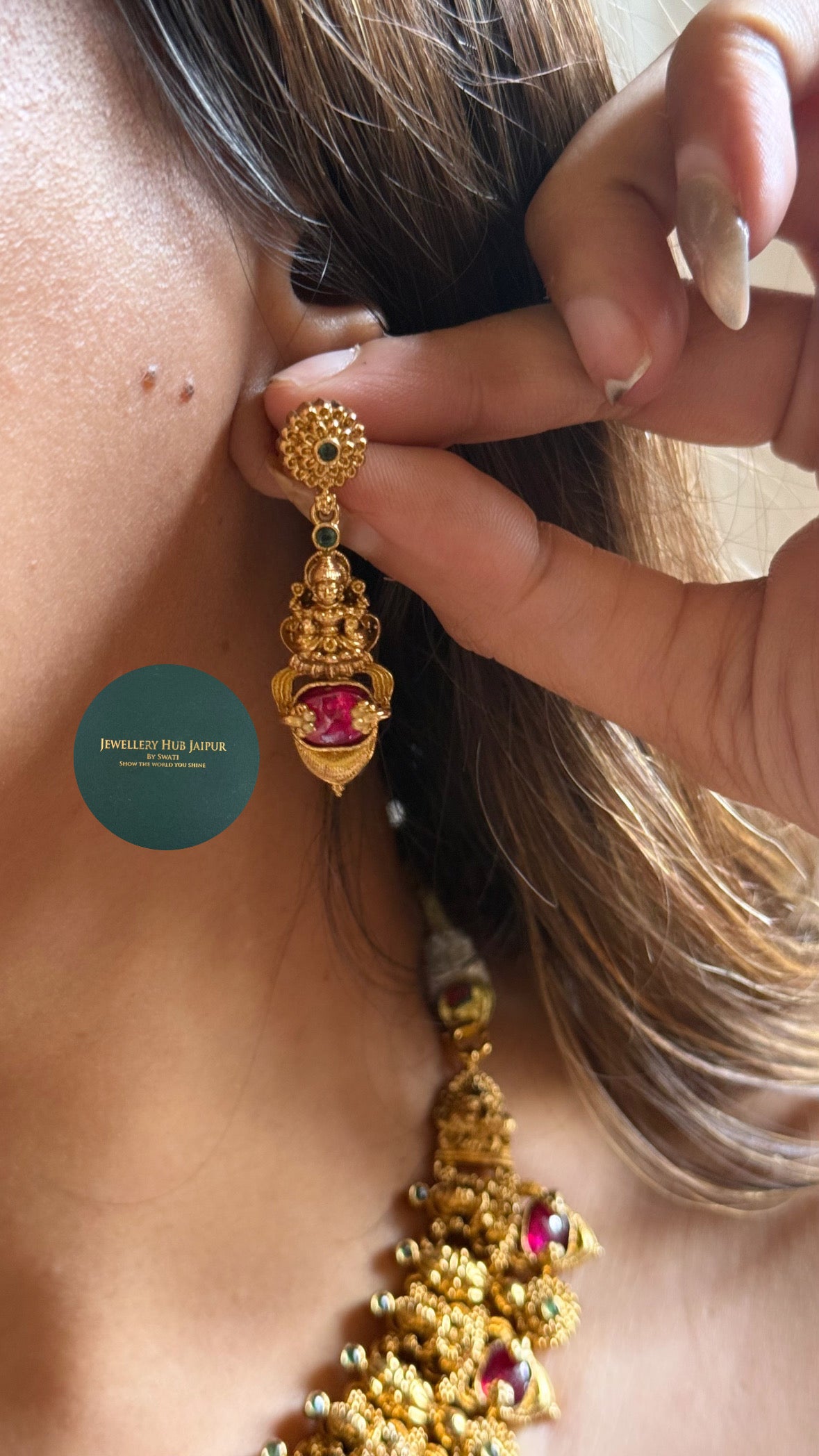 Goddess laxmi minimal ruby temple set