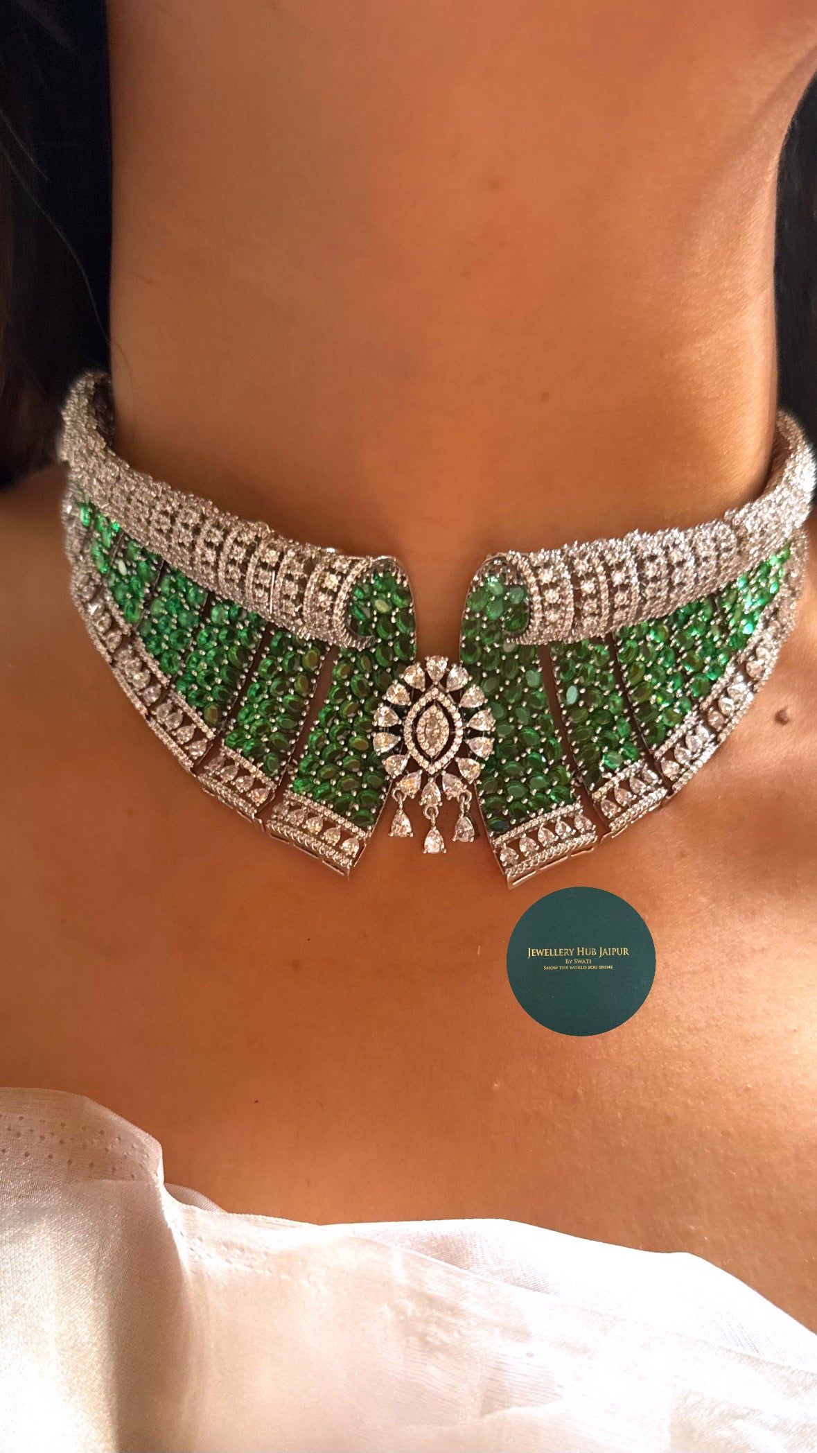 VERDANTIA Emerald collar designed diamond cocktail choker set
