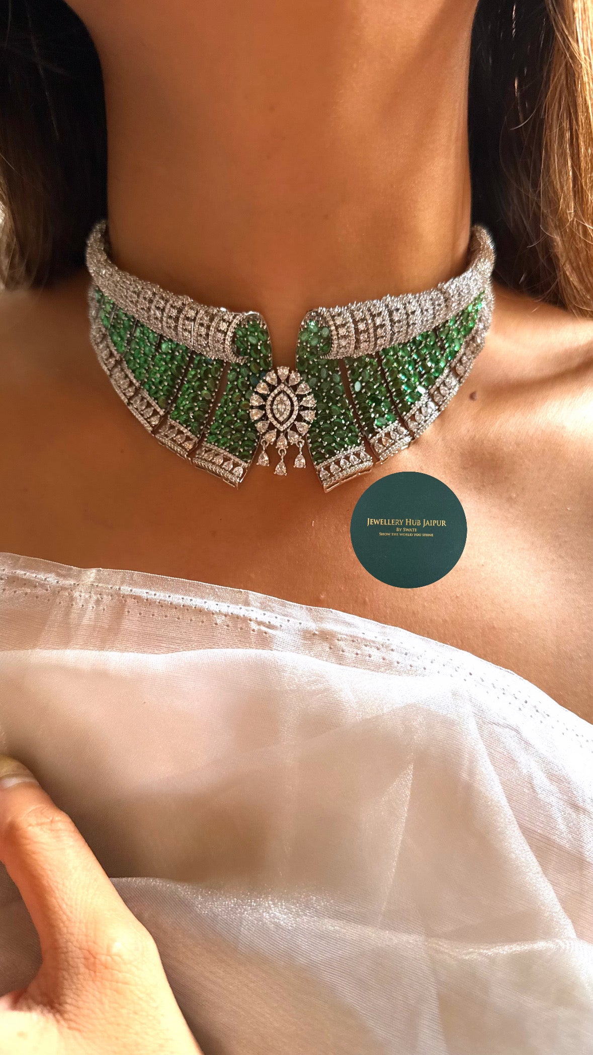 VERDANTIA Emerald collar designed diamond cocktail choker set