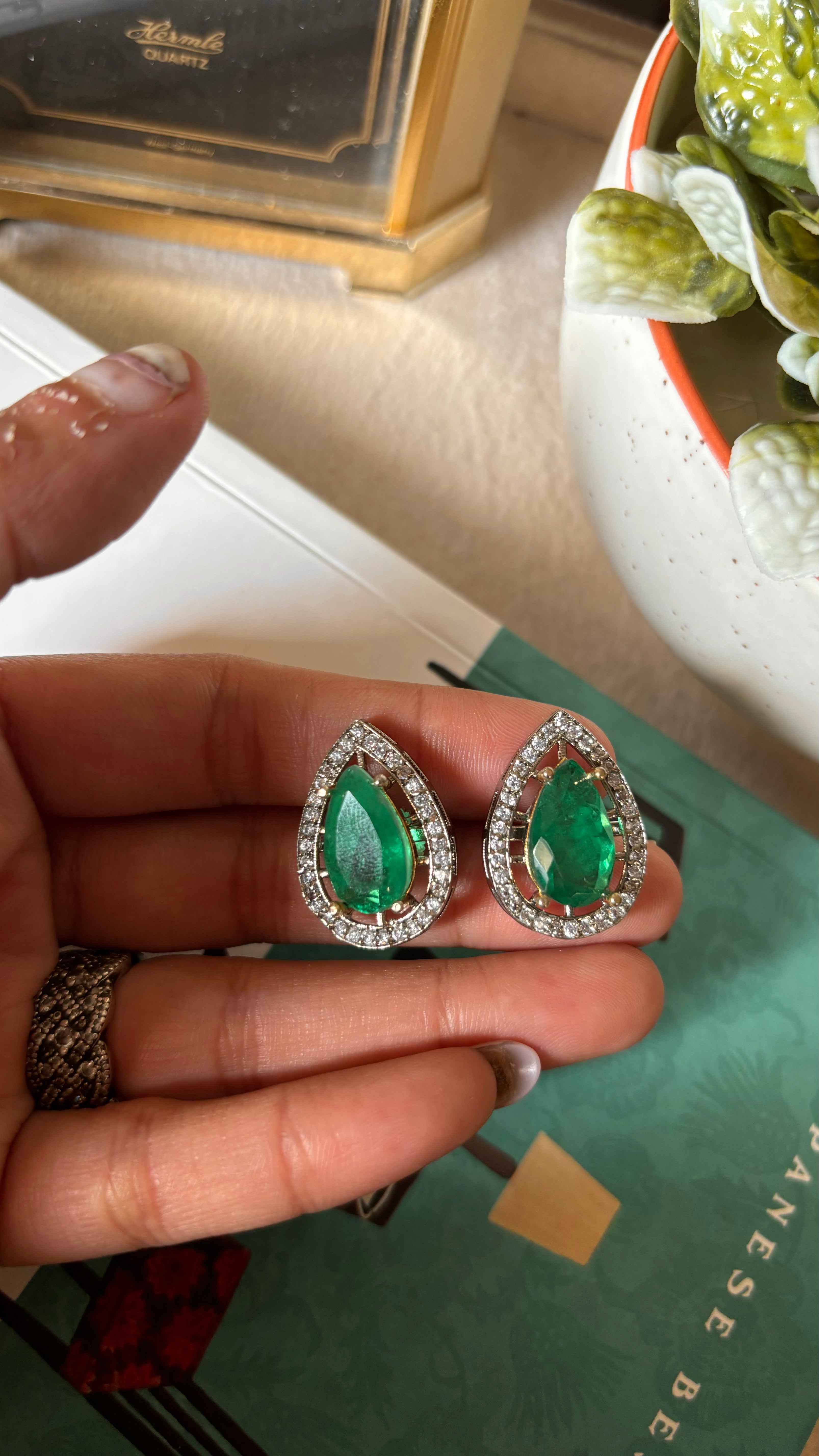 Emerald tear drop pendant set