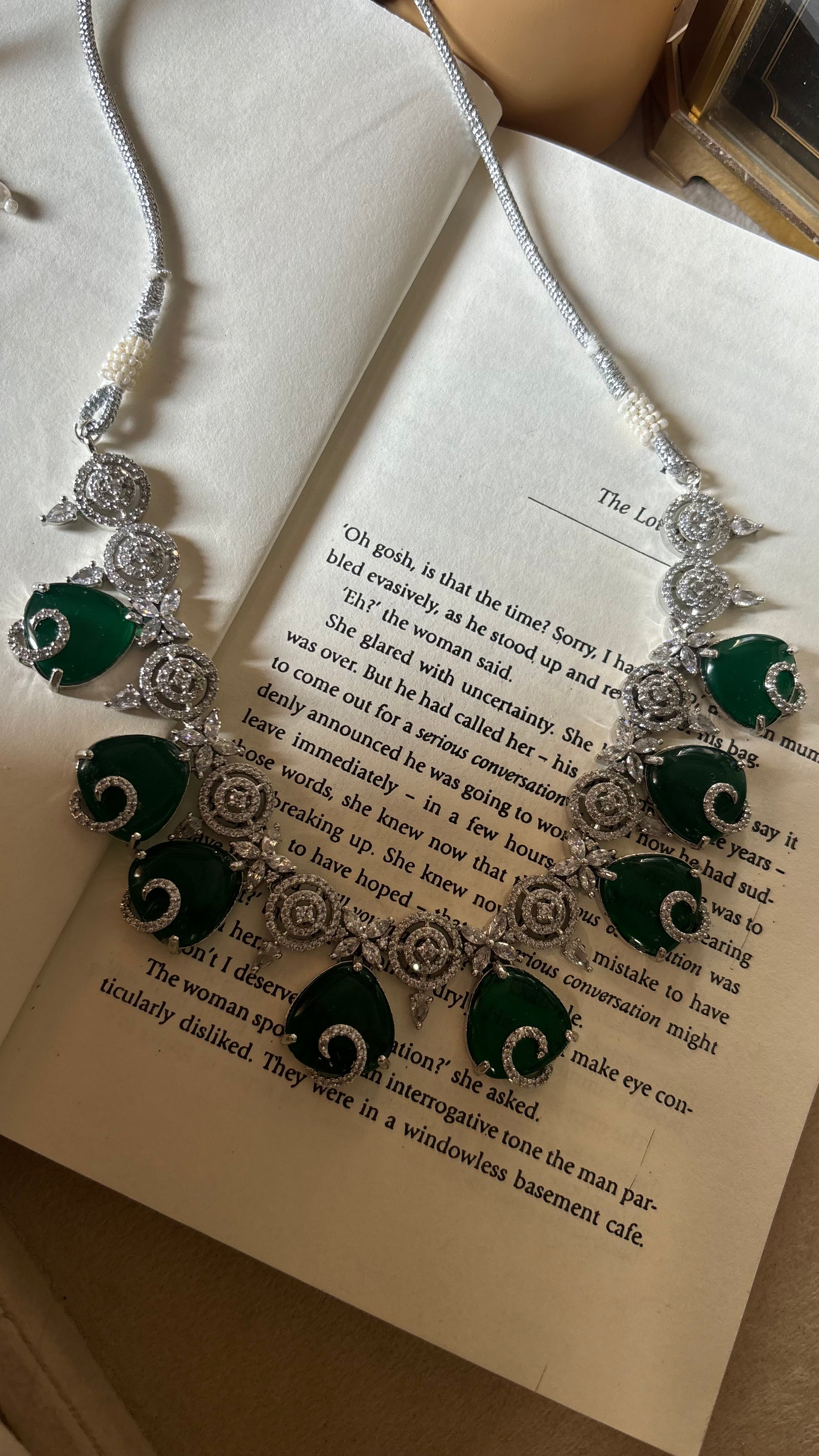 Emerald diamond collar necklace set