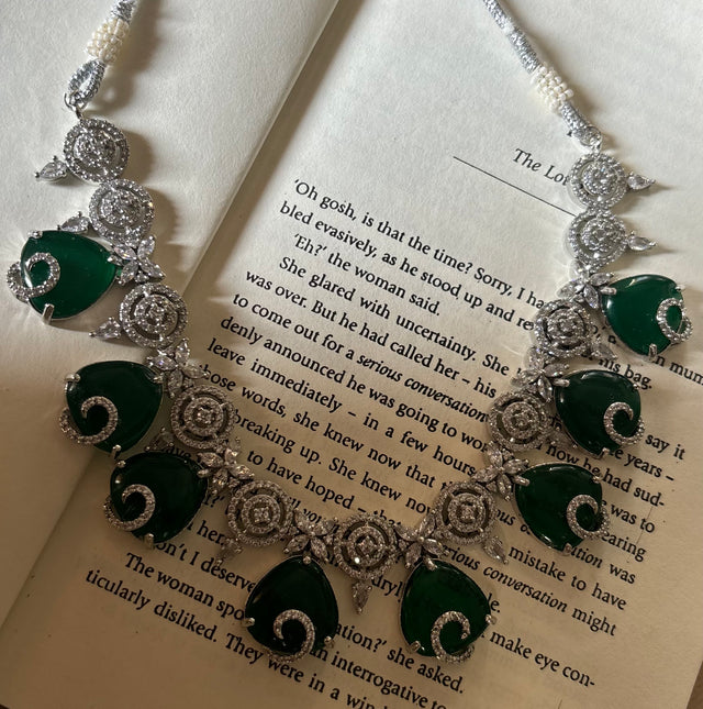 Emerald diamond collar necklace set