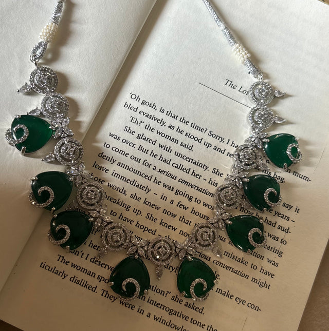 Emerald diamond collar necklace set